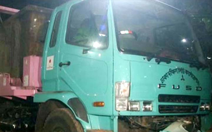 ডিএসসিসির ময়লার গাড়ির ধাক্কায় স্ত্রী নিহত, স্বামী আহত